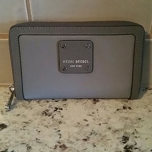 Henri Bendel Jetsettet Wallet